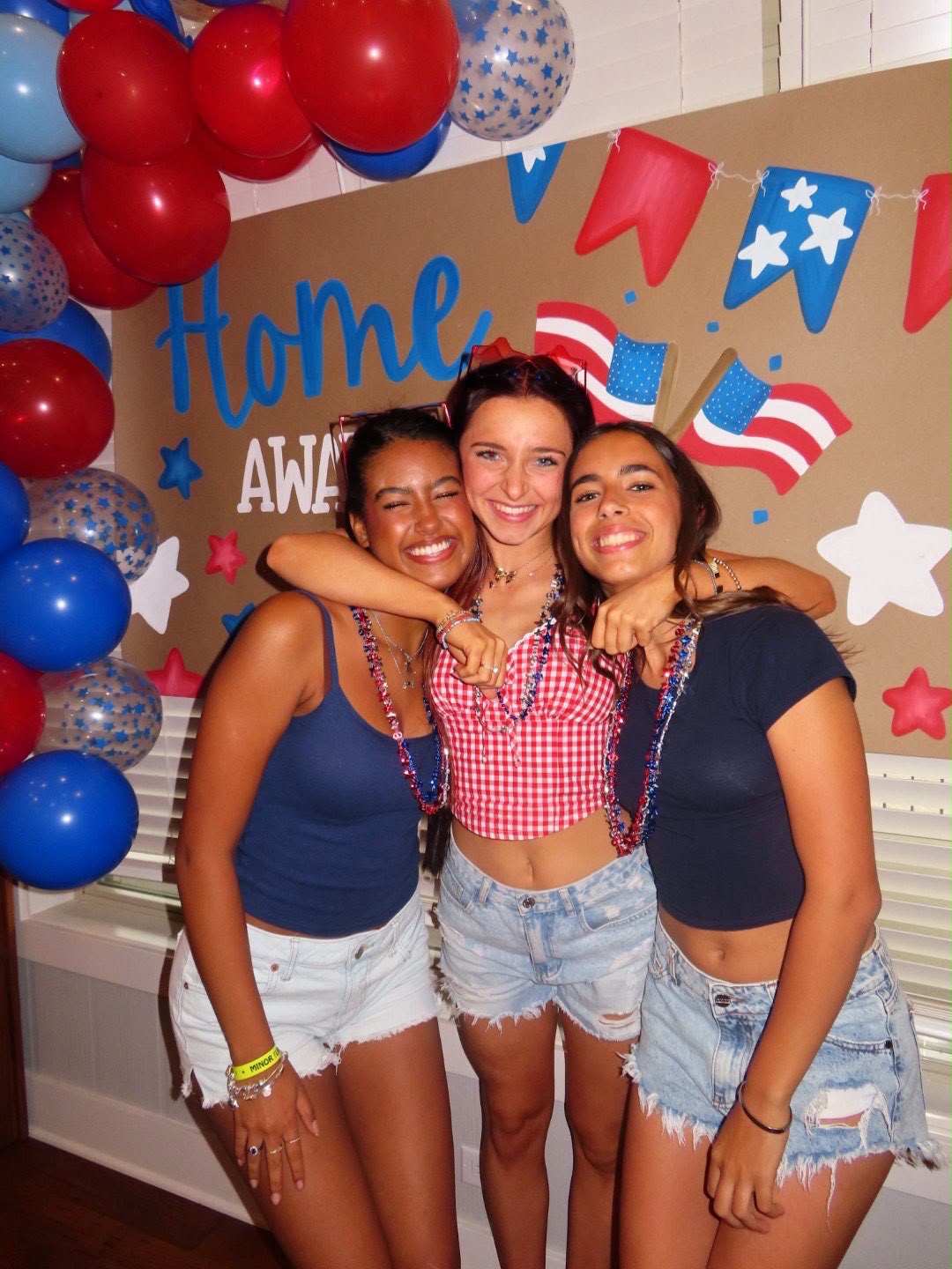 Estudiantes de intercambio en una fiesta de bienvenida en Estados Unidos