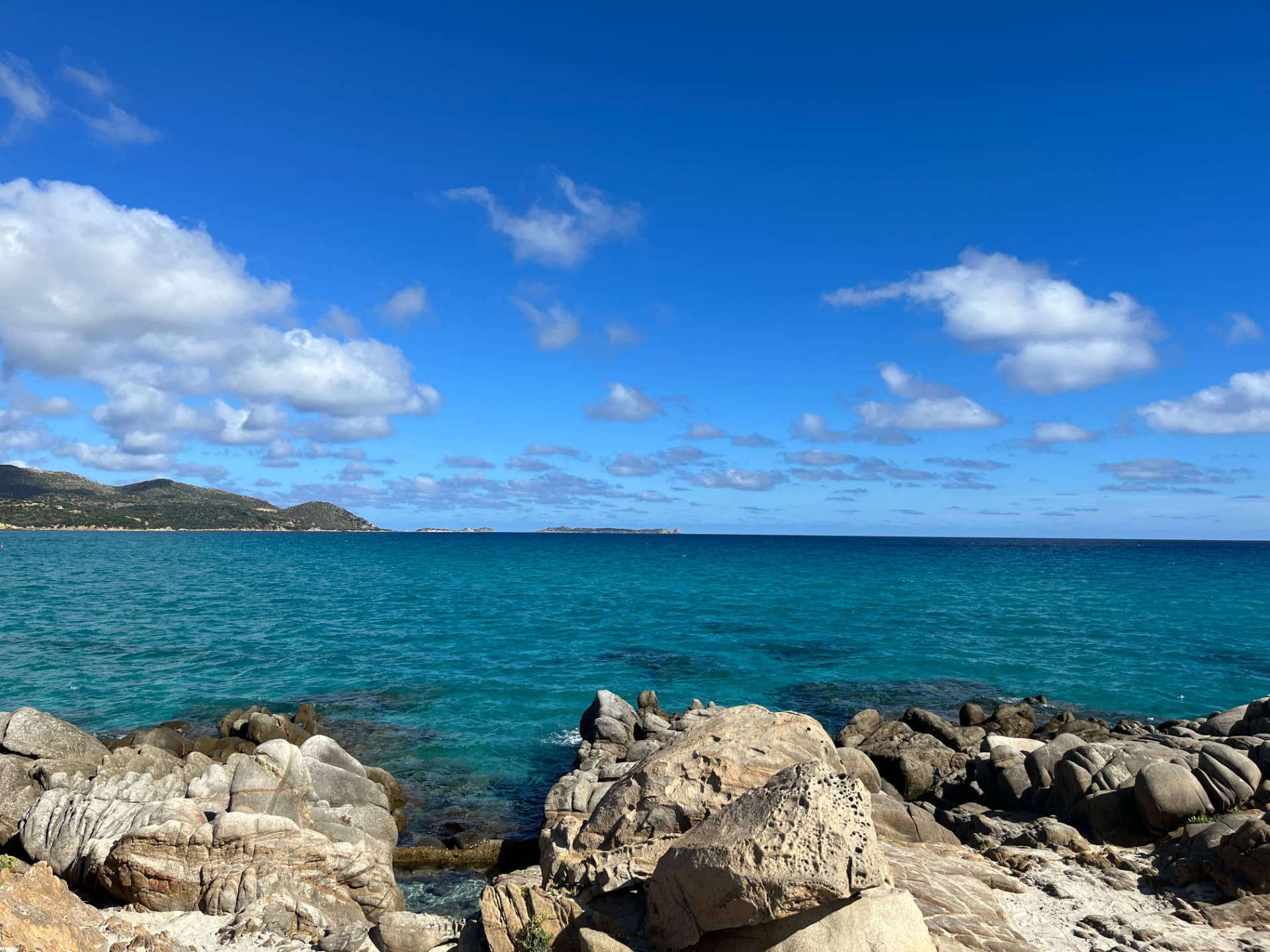 Costa de Cerdeña durante un curso escolar en Italia